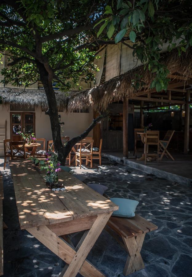 Flowers & Fire Yoga Garden Gili Air Exterior photo