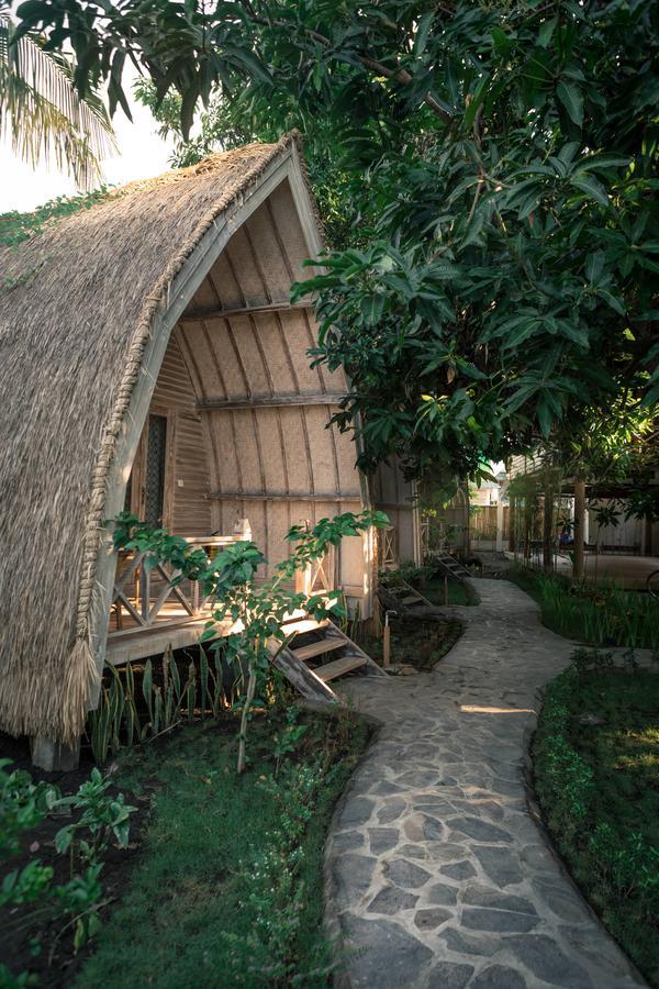 Flowers & Fire Yoga Garden Gili Air Exterior photo