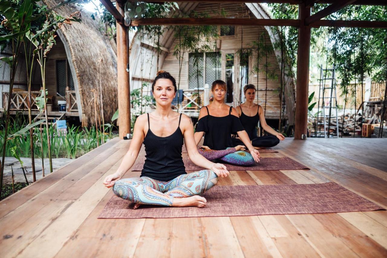 Flowers & Fire Yoga Garden Gili Air Exterior photo