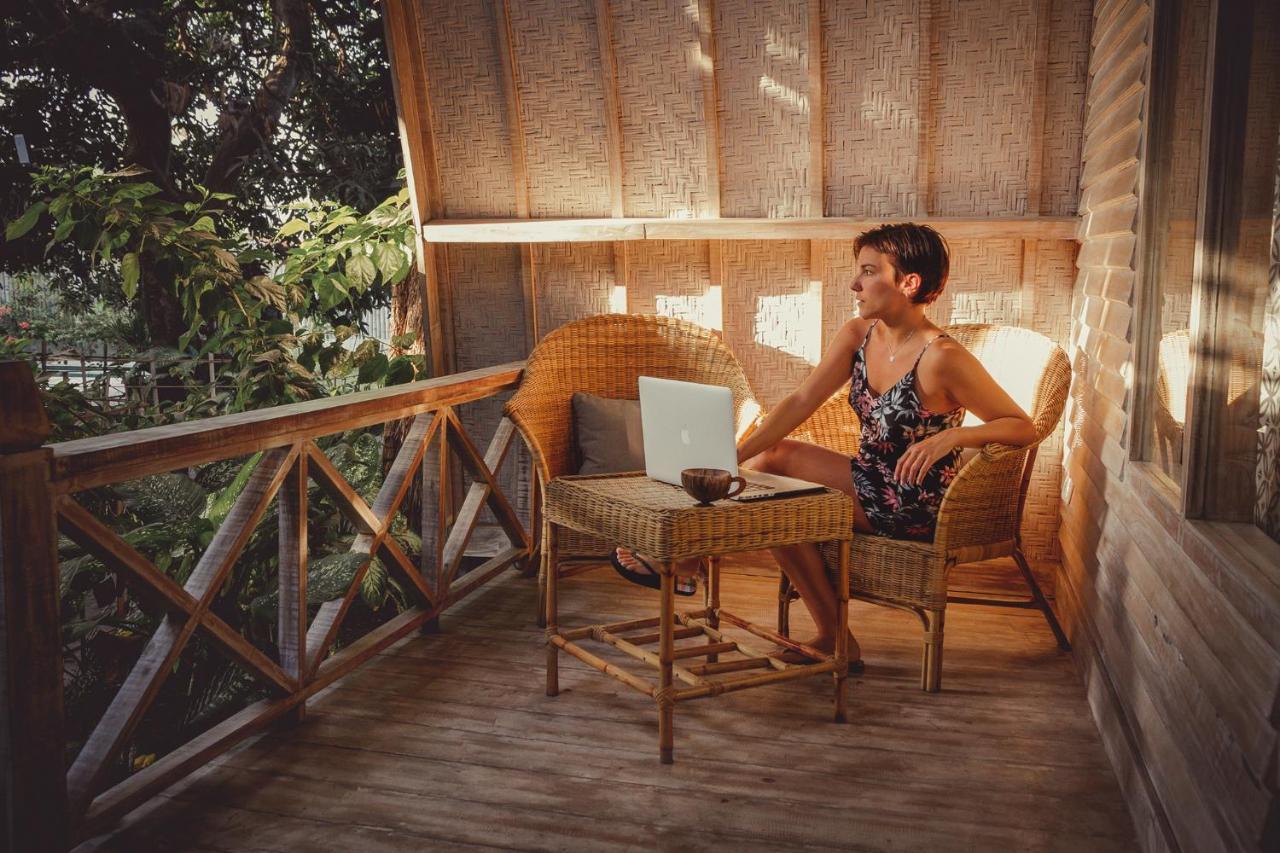 Flowers & Fire Yoga Garden Gili Air Exterior photo