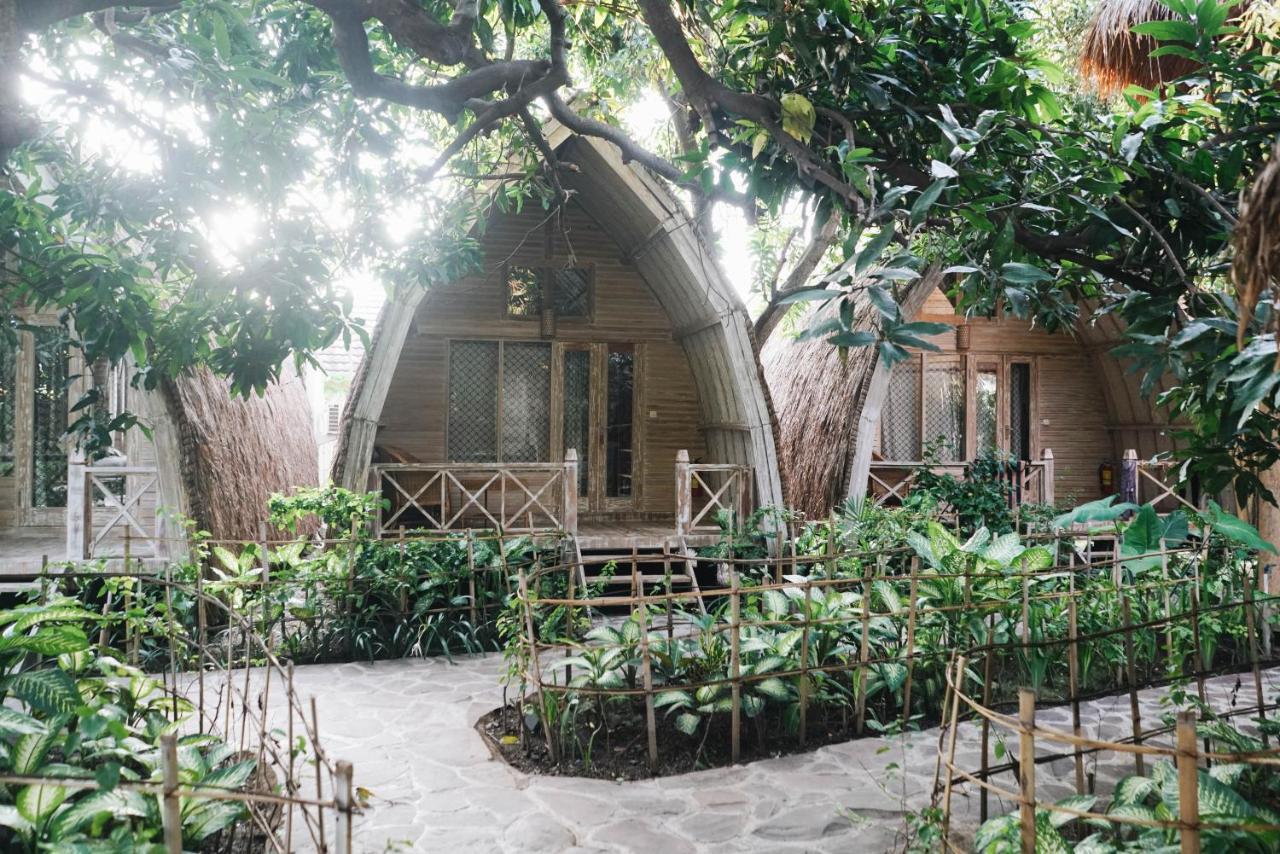 Flowers & Fire Yoga Garden Gili Air Exterior photo
