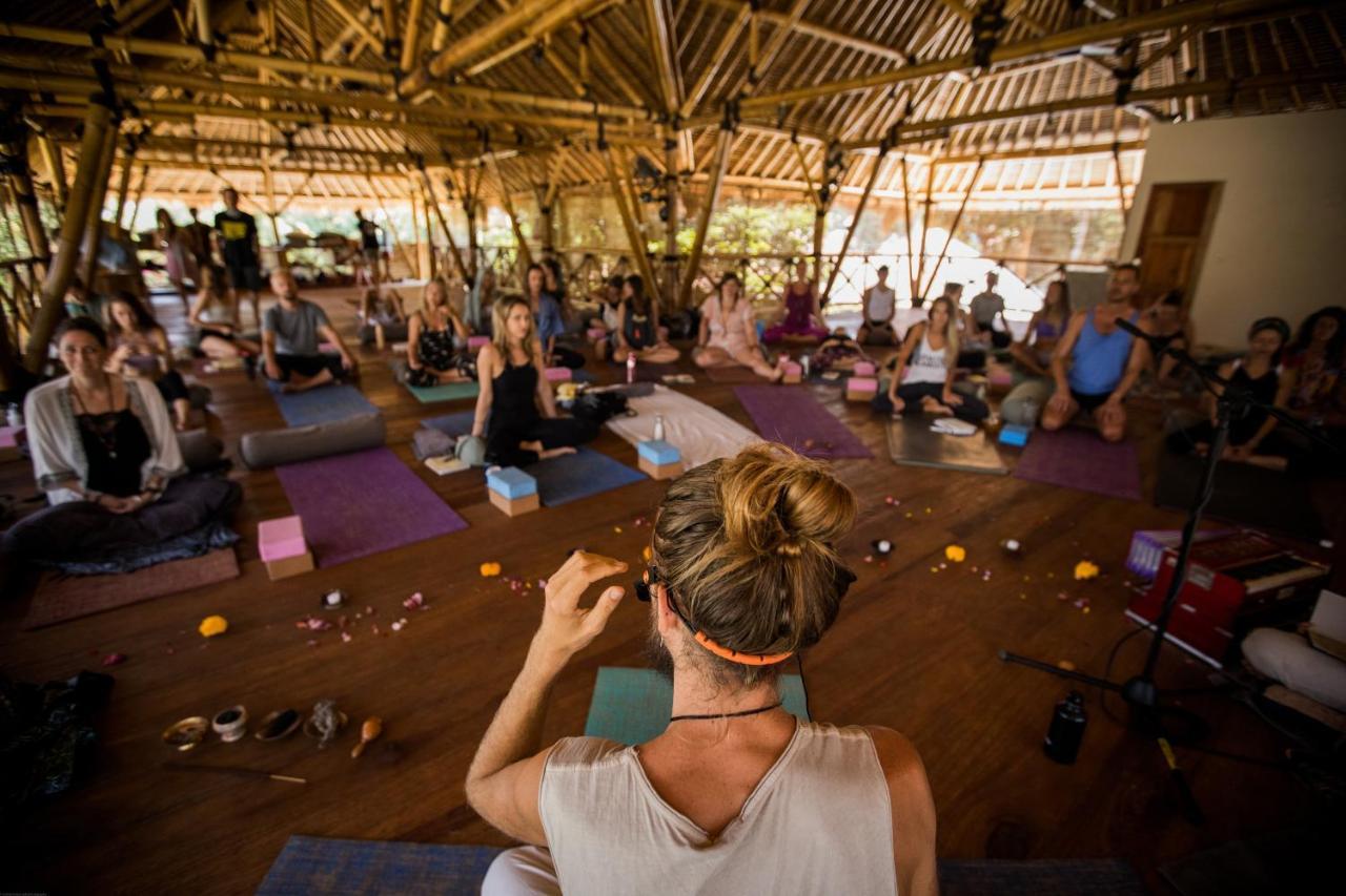Flowers & Fire Yoga Garden Gili Air Exterior photo