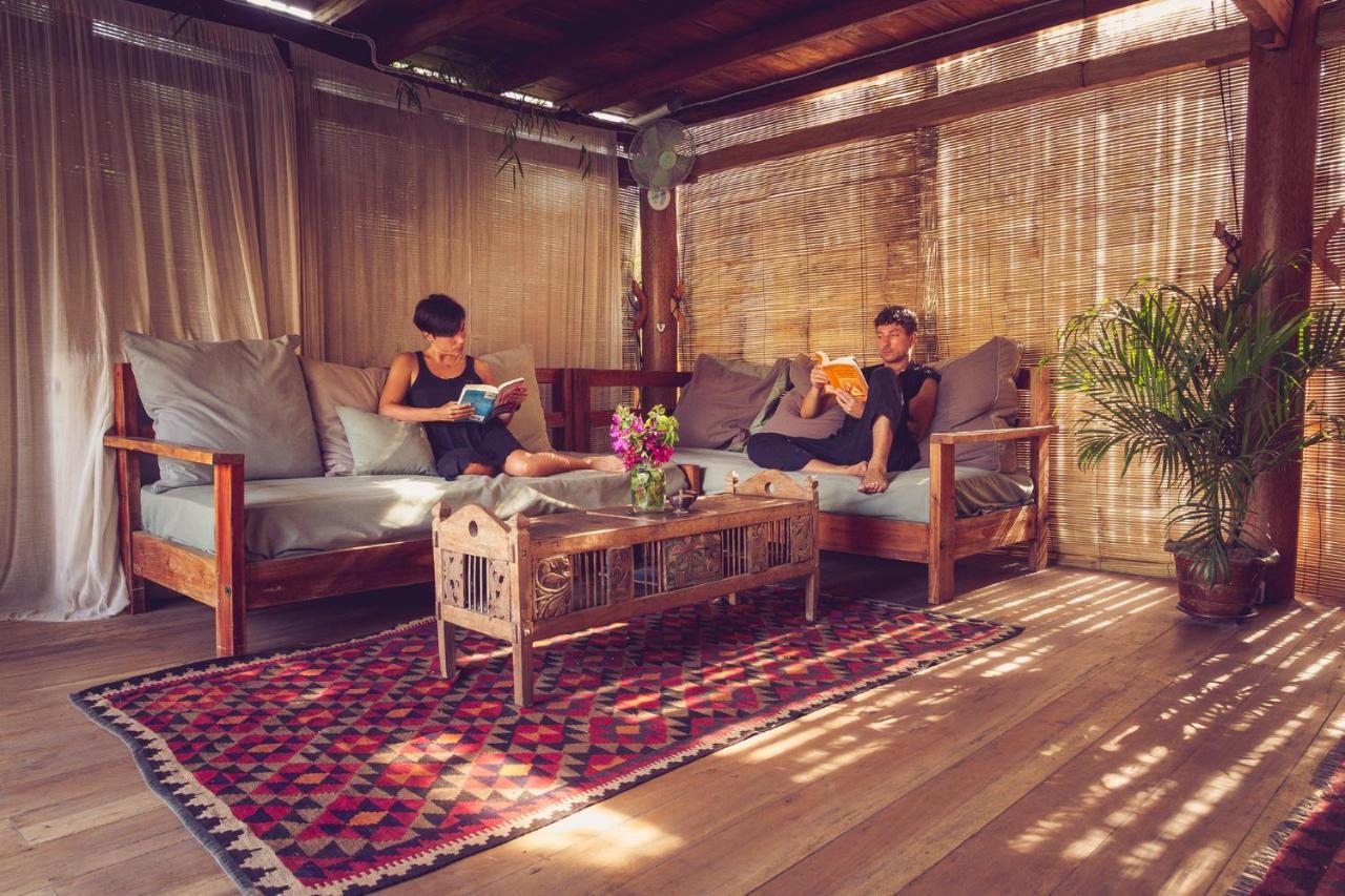 Flowers & Fire Yoga Garden Gili Air Exterior photo